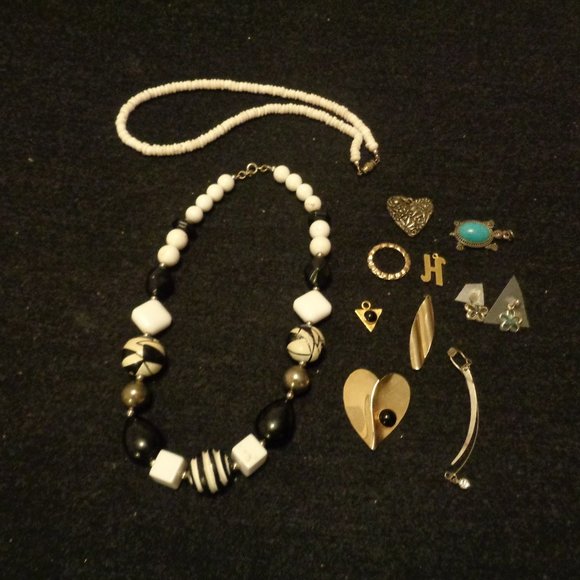 PUKA SHELLS ETHNIC NECK HEART PIN TURTLE PEND ETC LOT - Picture 3 of 5